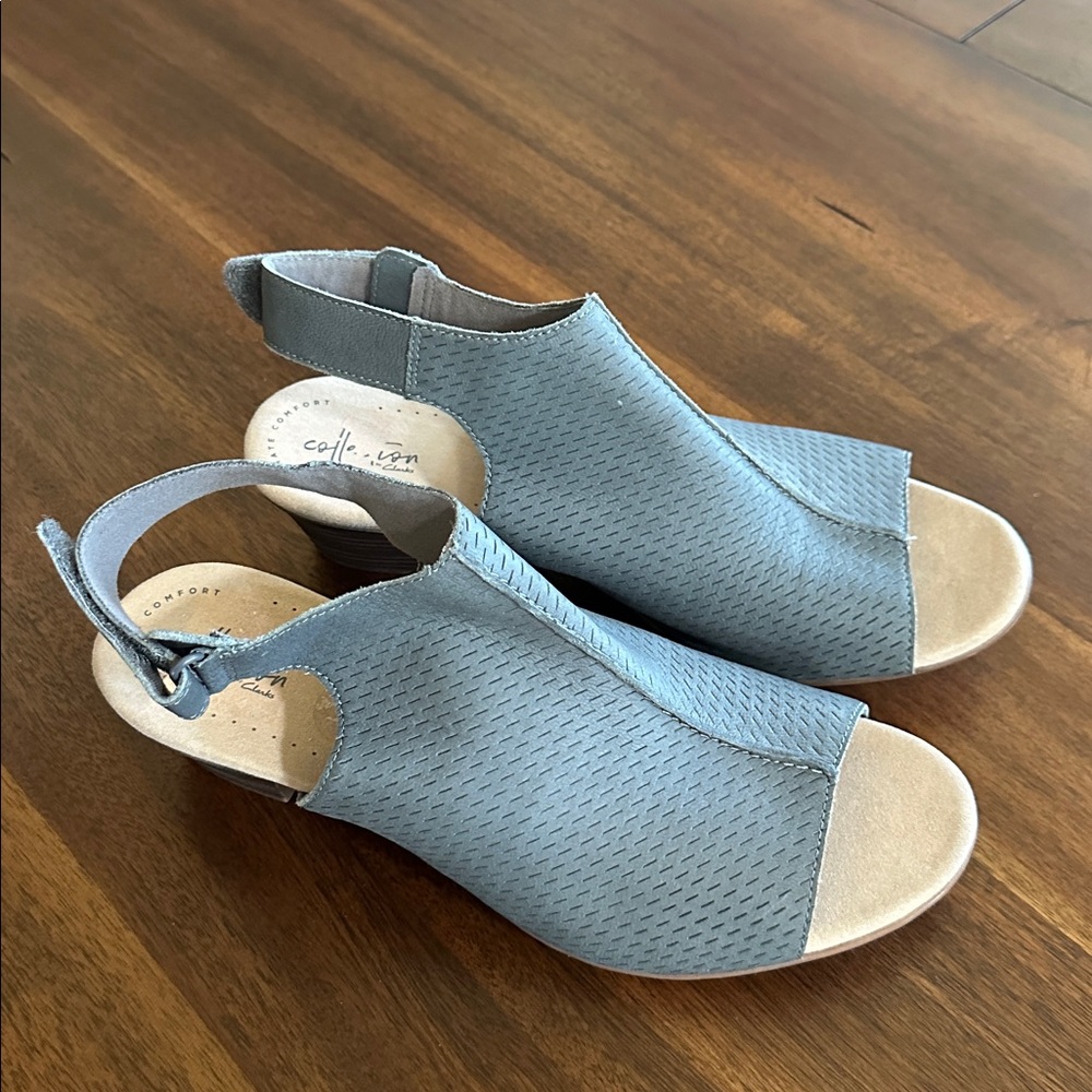 NWT Clarks Open-Toe Sandals - Picture 2 of 9
